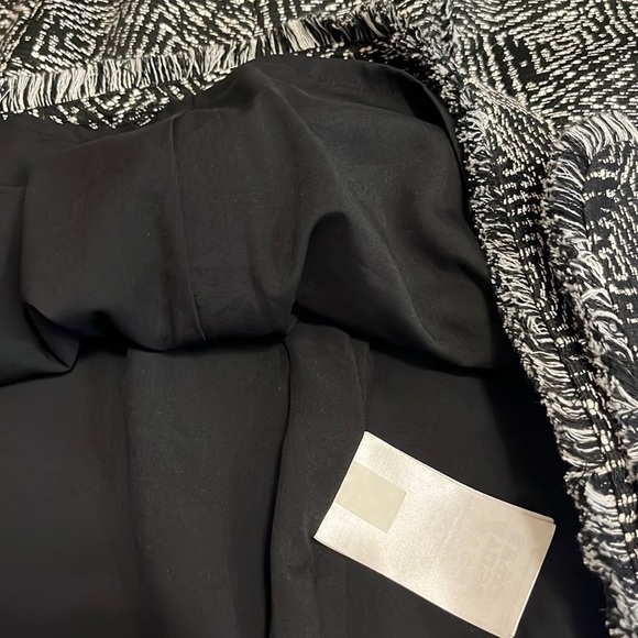 Banana Republic Black and White Short Wrap Skirt size 2 NWT - Picture 4 of 6